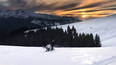 Impreza firmowa - śnieżne safari - wyprawa na skuterach śnieżnych